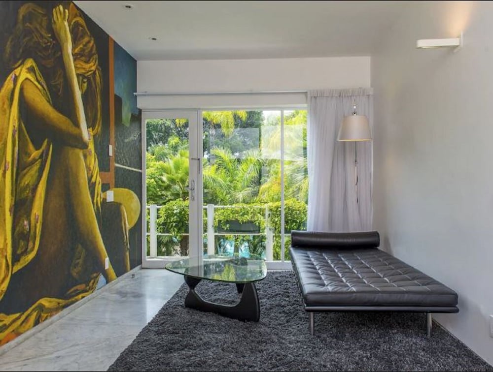 Master suite with bathtub and terrace - Photo 16