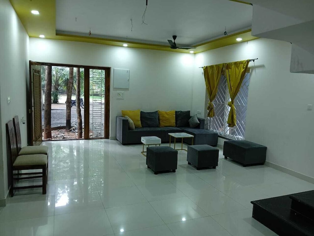 Economy Shared Dormitory, 3 Bedrooms, Non Smoking, Pool View