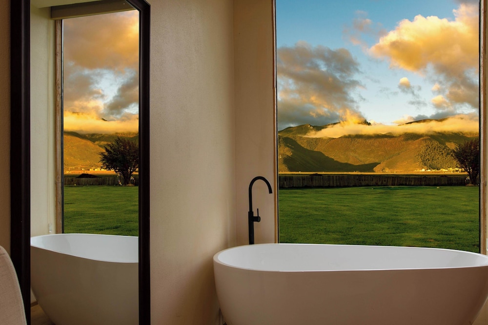 Comfort Chalet, Hill View