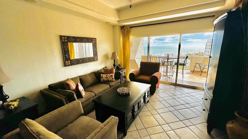 Condo, 2 Bedrooms