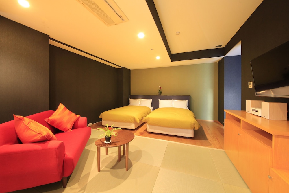Japanese-Western Twin Room with Private Bathroom - 2nd Floor photo 2