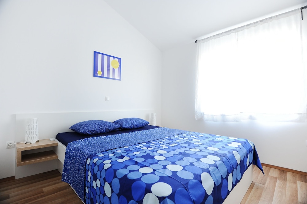 Apartment, 2 Bedrooms, Balcony, Partial Sea View