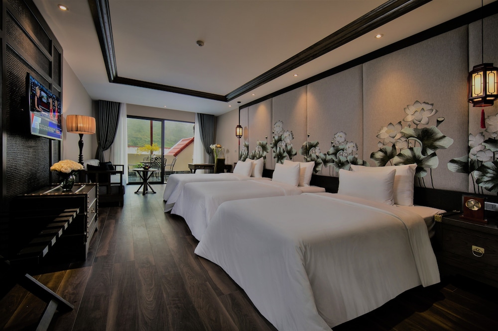 Luxury Triple Room, Balcony photo 3