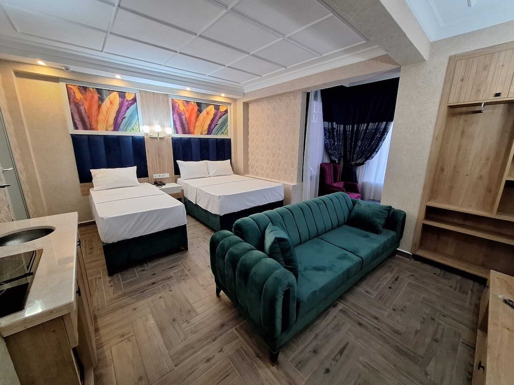 Deluxe Triple Room photo 2