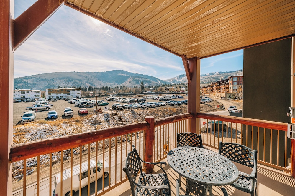 Condo, 4 Bedrooms, Balcony photo 2