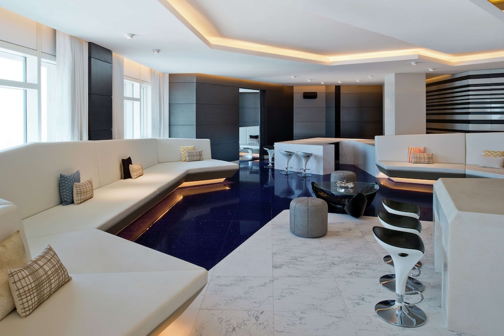 Suite, 1 King Bed (Vibrant Suite) thumbnail 5