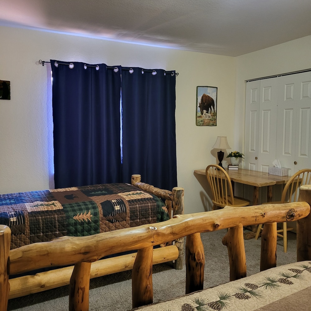 3. Mt. Yale Room