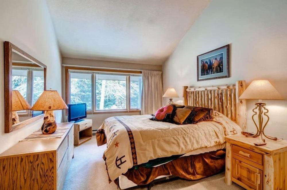 Condo (100-4 Lakeside Village) photo 2
