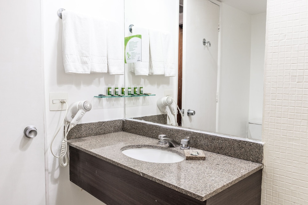 Standard Twin Room - Photo 5