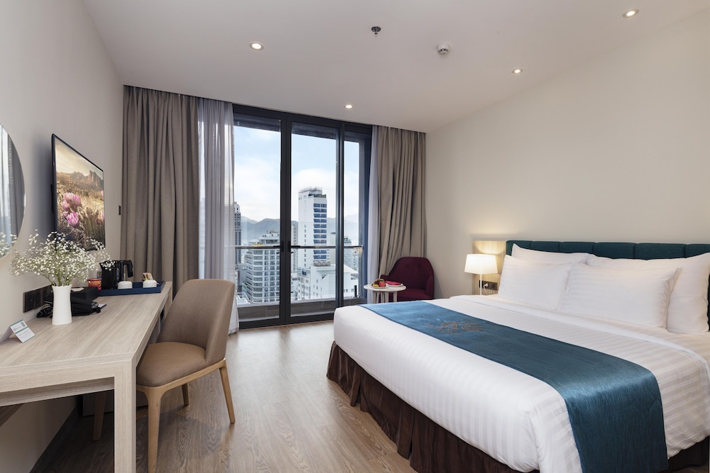 Deluxe Twin Room, Balcony, City View - Photo 1