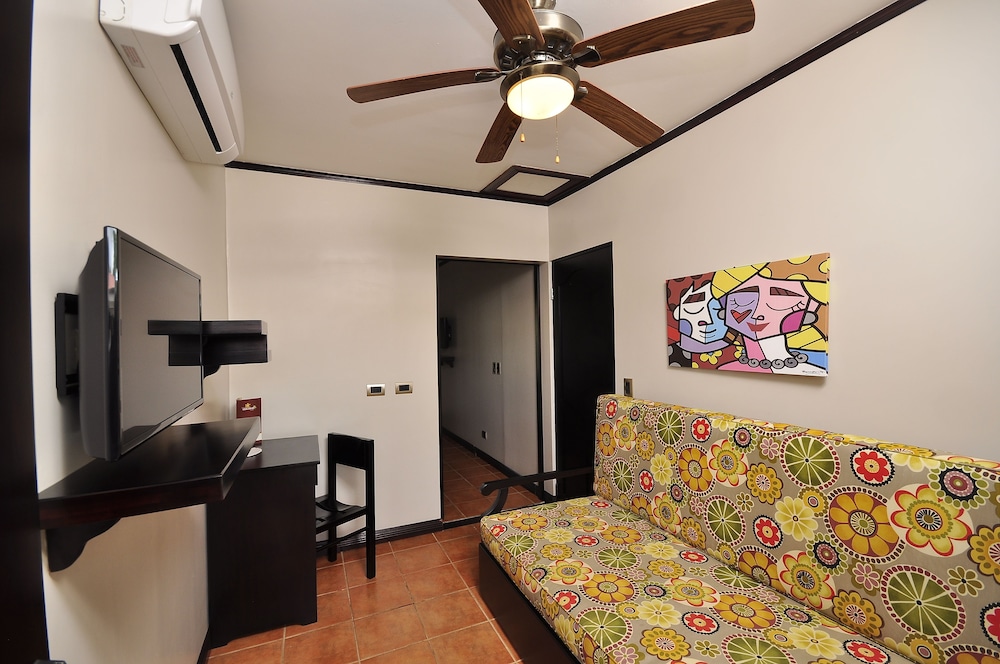 Deluxe Room (with sofa bed) photo 2