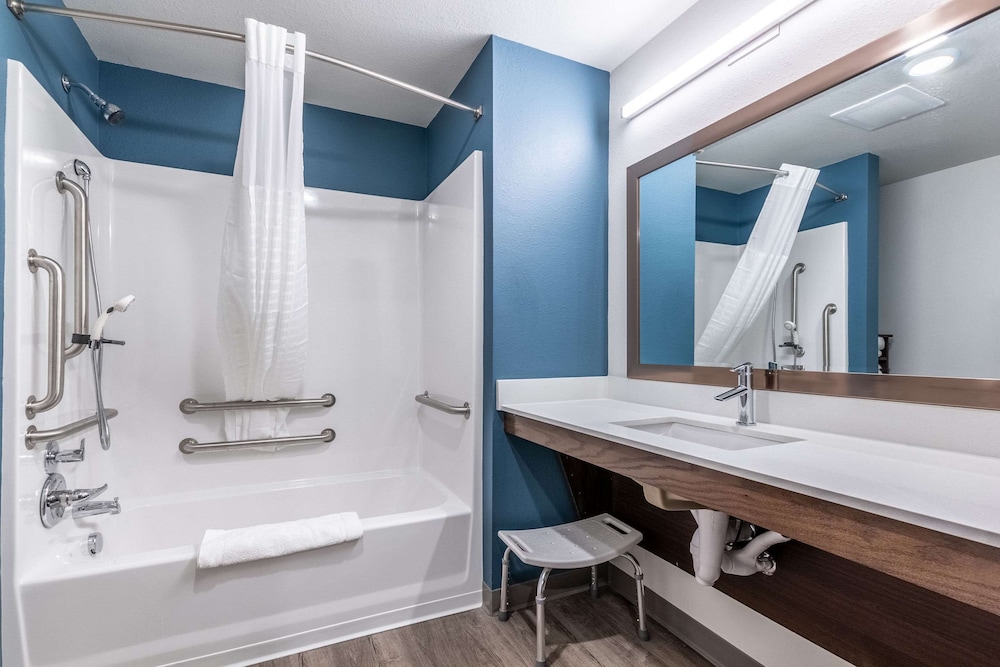 Room, 2 Queen Beds, Accessible, Non Smoking (Bathtub) - Photo 8