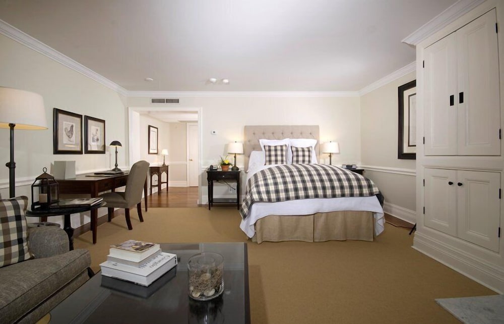 Suite, 1 Queen Bed (Cloister Room)