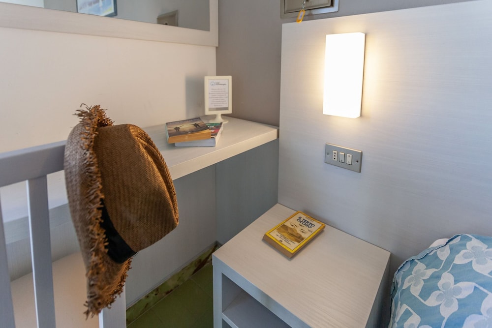 Basic Quadruple Room photo 2