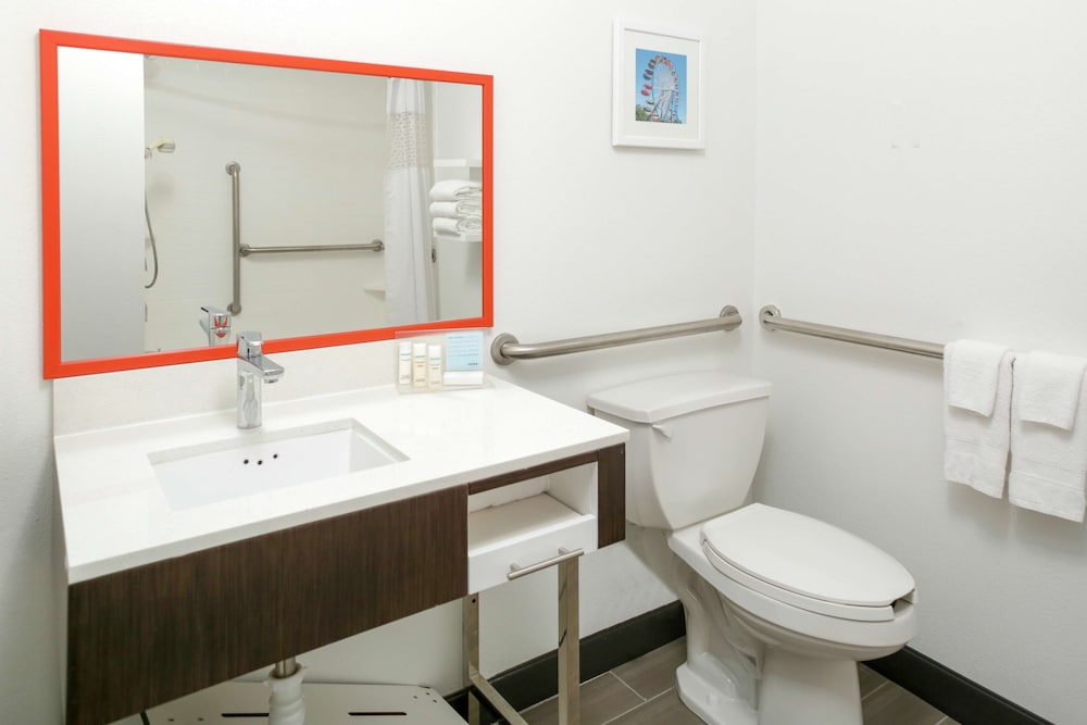 Room, 2 Queen Beds, Accessible, Non Smoking - Photo 4