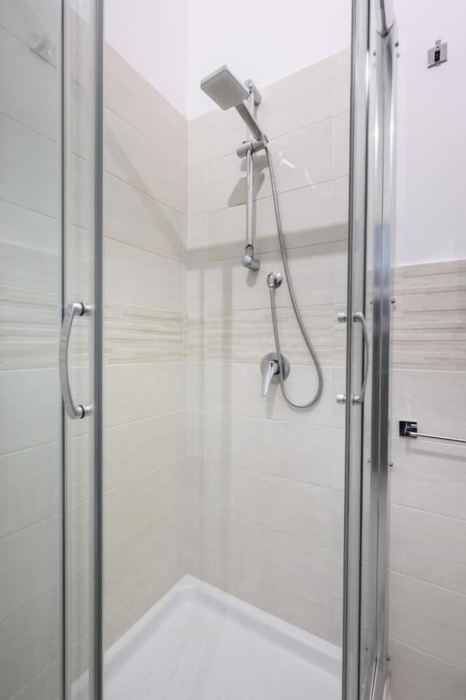 Exclusive Double or Twin Room, 1 Queen Bed, Hot Tub, City View photo 2