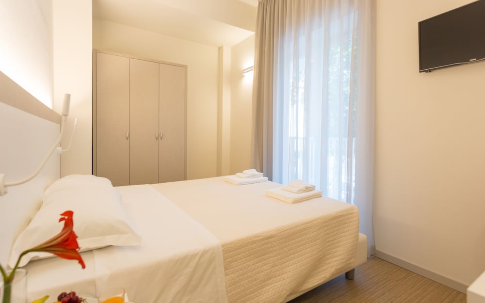 Double Room - Photo 2
