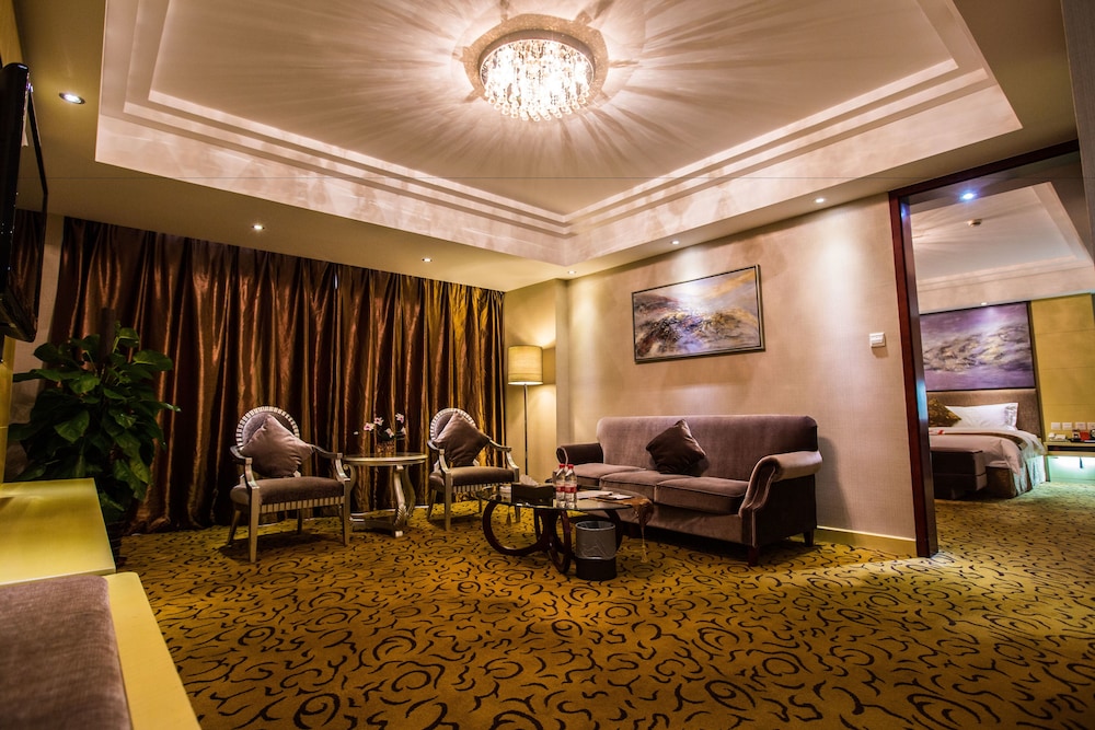 Deluxe Suite (Double or Twin) photo 2