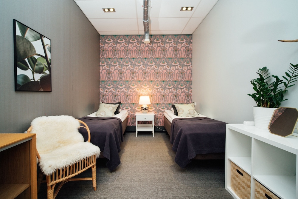 Twin Room with a window thumbnail 5