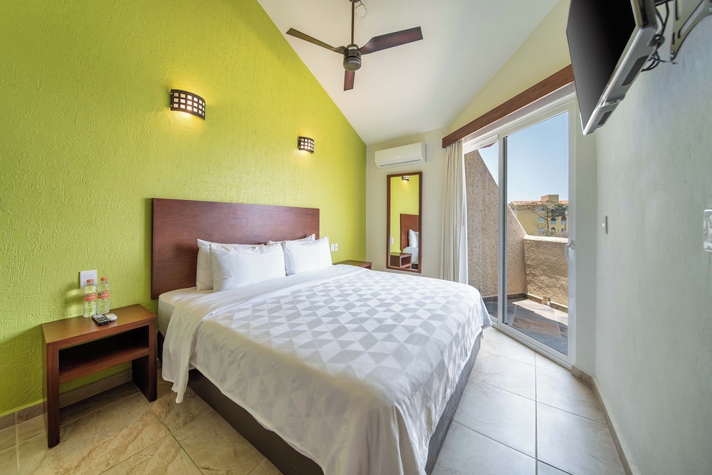 Premium Villa, Pets Not Allowed - Photo 2