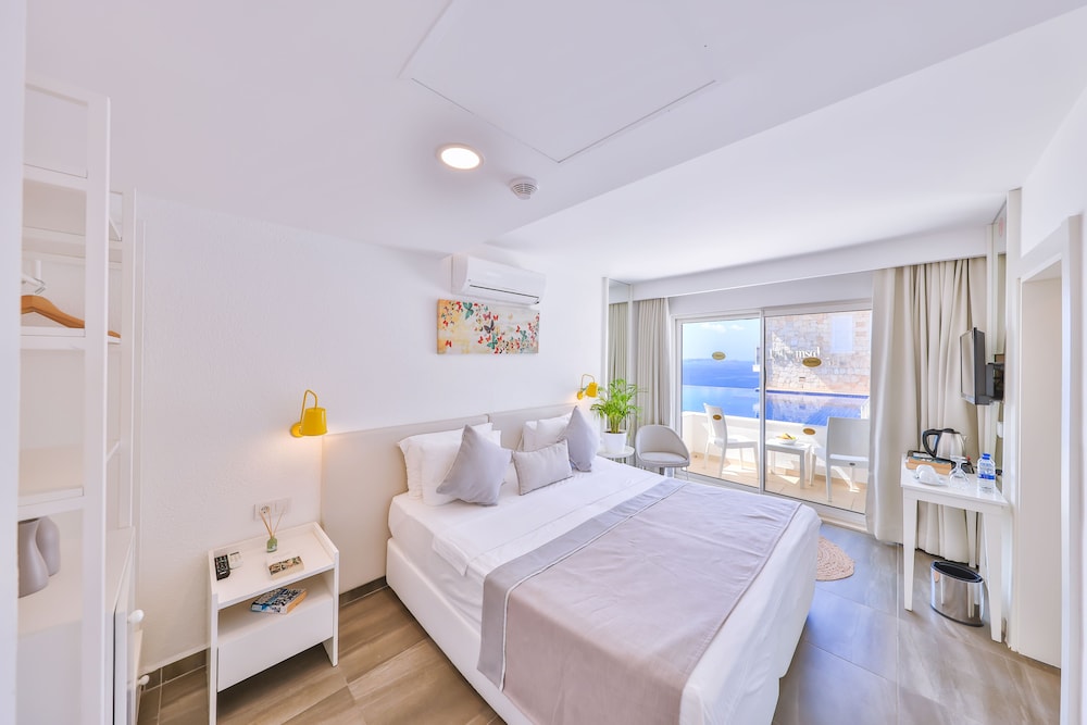 Standard Double or Twin Room, Balcony, Partial Sea View