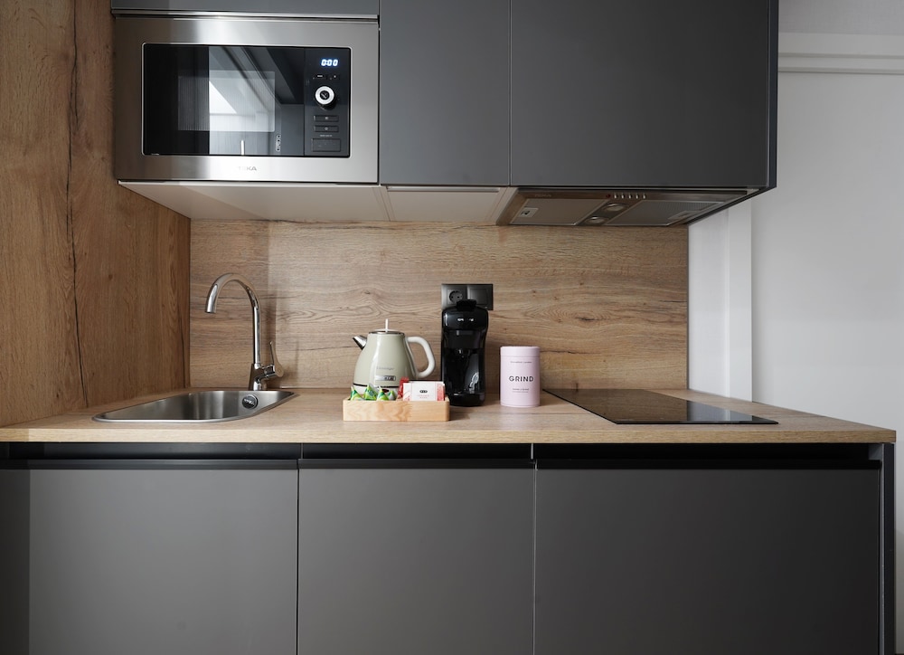Medium Studio with Kitchenette photo 2