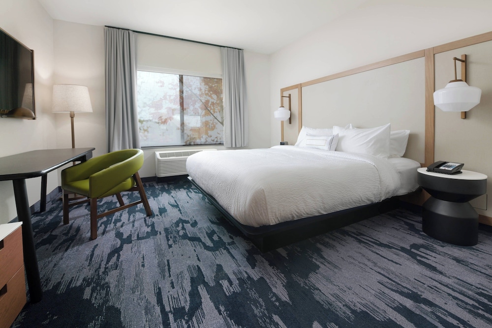 Room, 1 King Bed (Hearing Accessible) - Photo 1