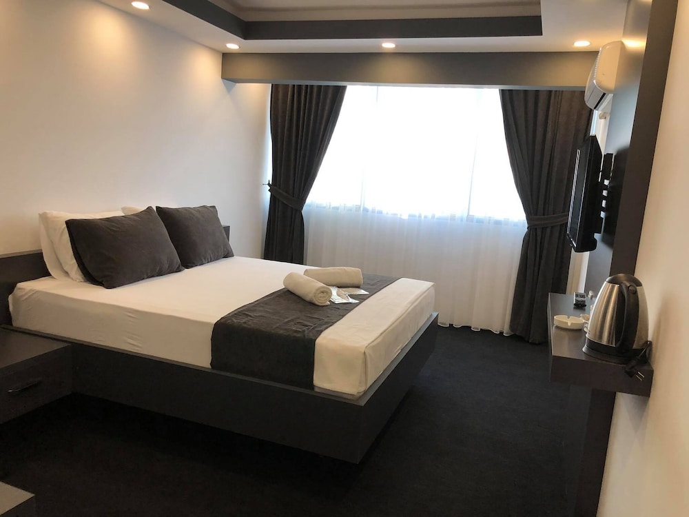 Deluxe Studio Suite