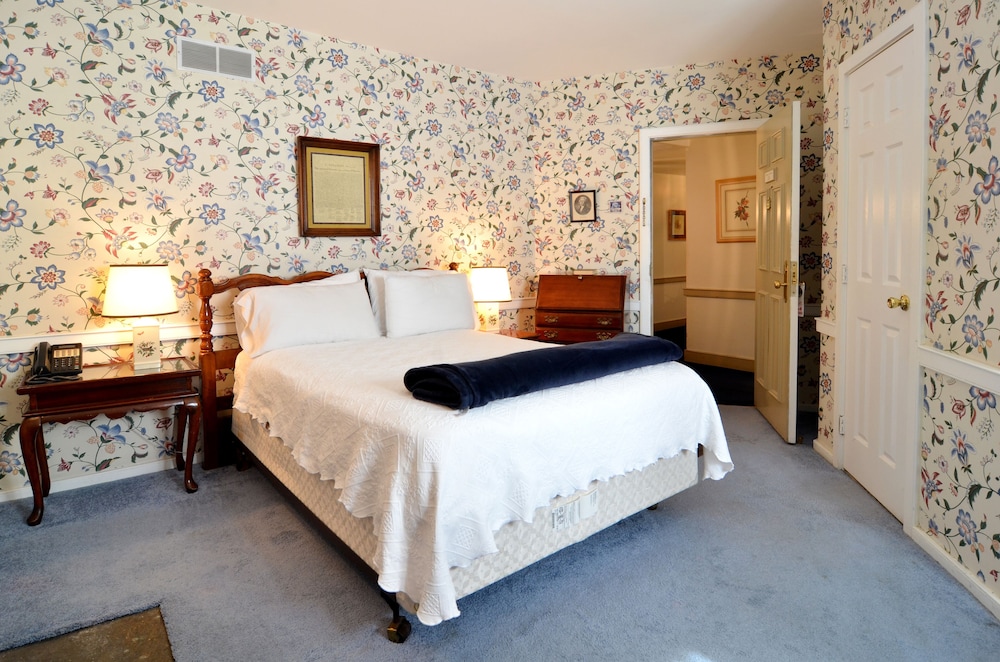 Deluxe Suite, Private Bathroom (Thomas Jefferson)