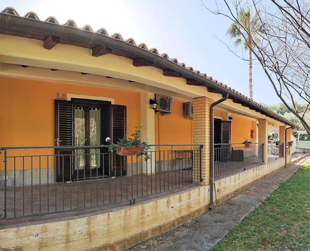 Standard Double or Twin Room, Garden View, Ground Floor photo 1