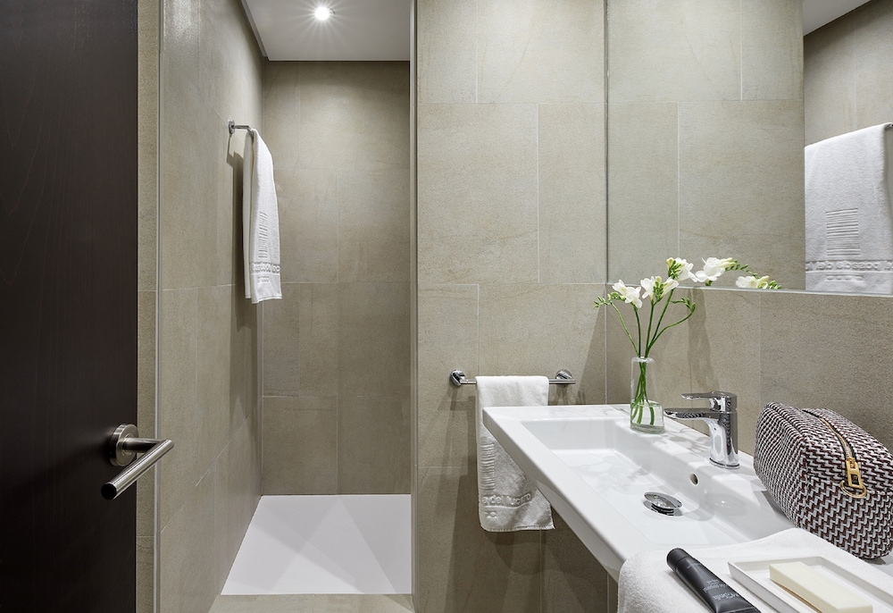 Standard Double Room - Photo 13