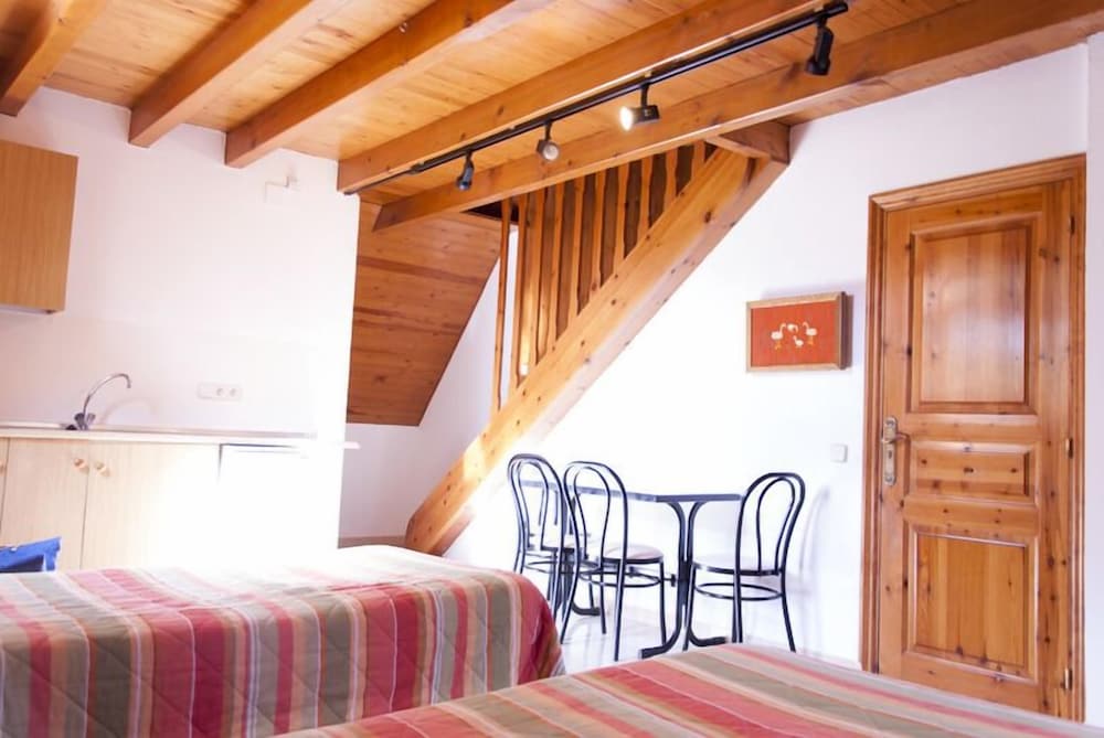 Quadruple Room (4 Single Beds) photo 3