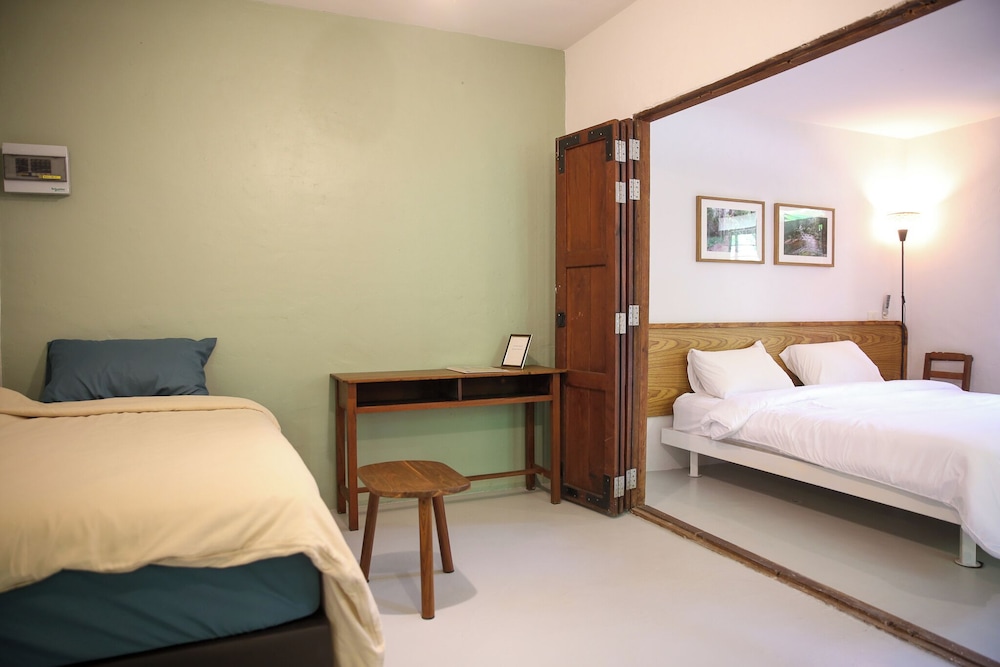 Superior House, Multiple Beds, Bathtub, Garden View