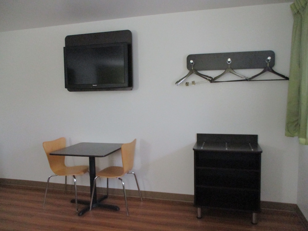 Deluxe Room, 2 Double Beds, Non Smoking, Refrigerator & Microwave - Photo 5