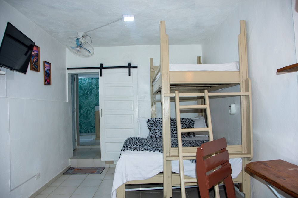 Basic Triple Room, Courtyard View photo 2