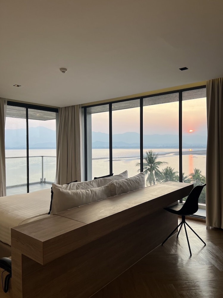 Lake Front Suite