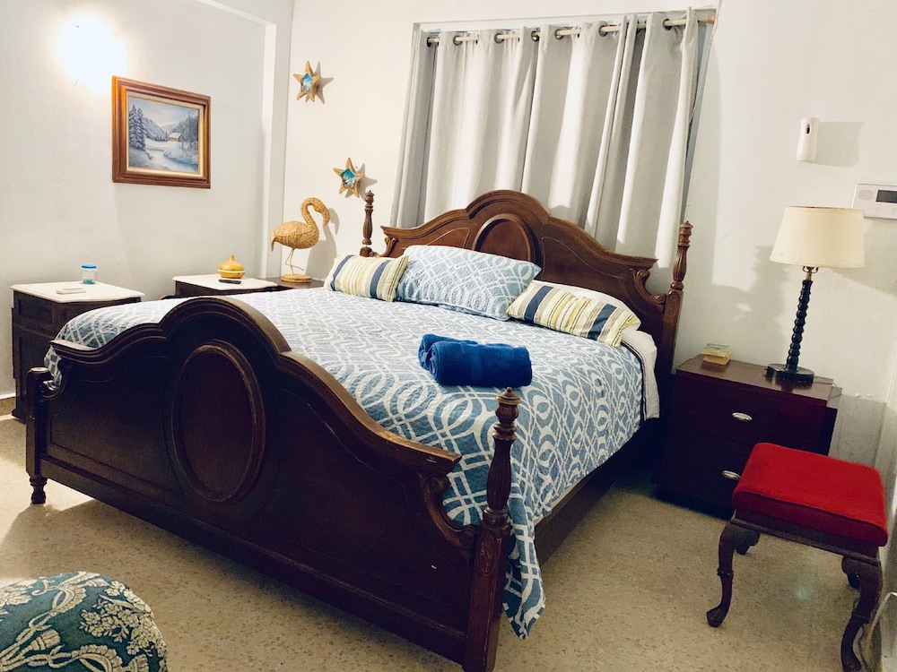 VA 103 Studio Villa / Kitchen / King Size Bed, Ocean Front Property