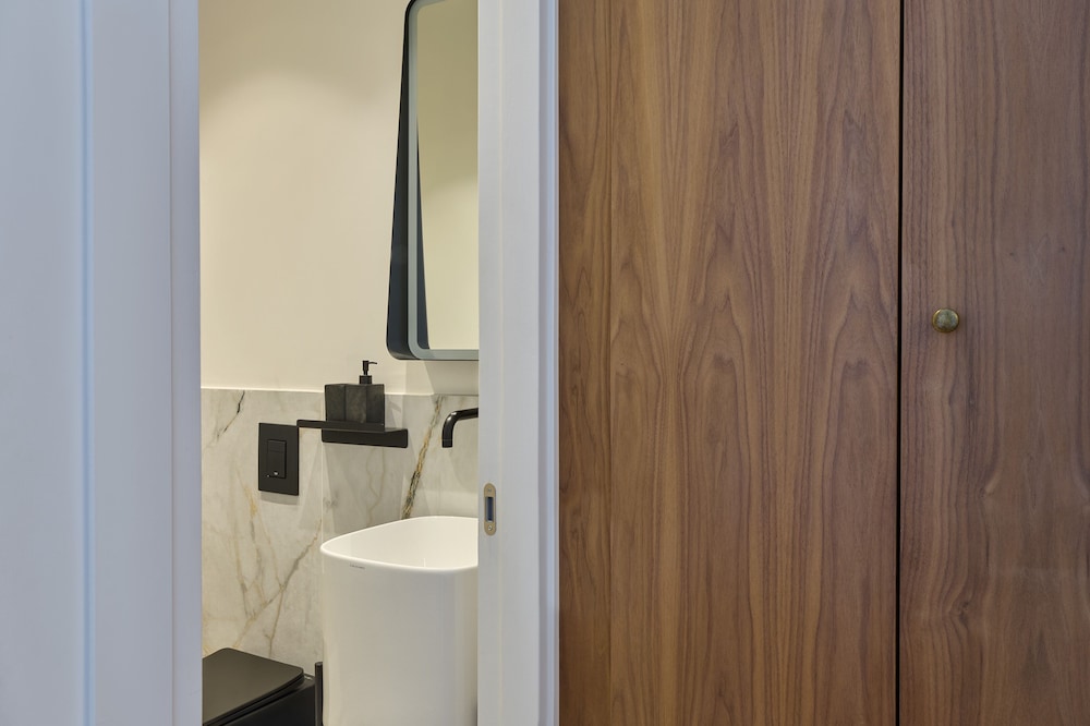 Icon Suite with Partial View to Acropolis photo 2