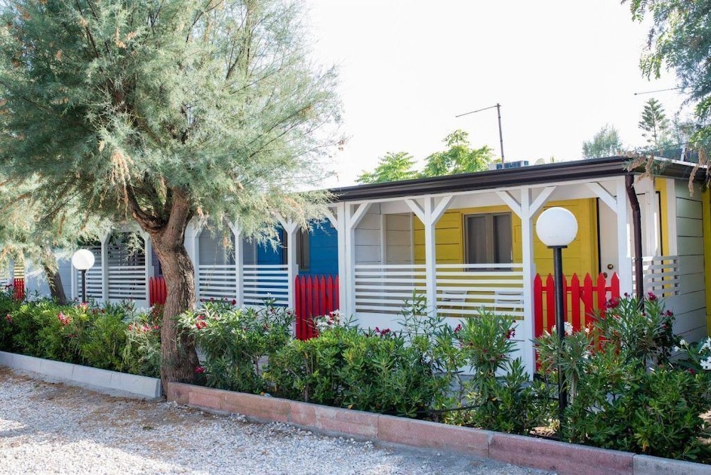 Mobile Home, Kitchenette photo 2