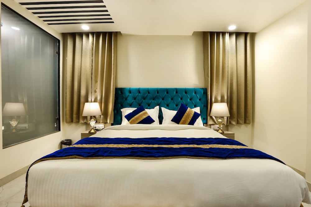 Deluxe Double Room - Photo 13