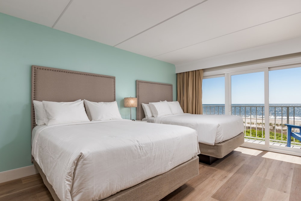 Oceanfront Suite, 2 Queen Beds And Sofa Bed photo 1