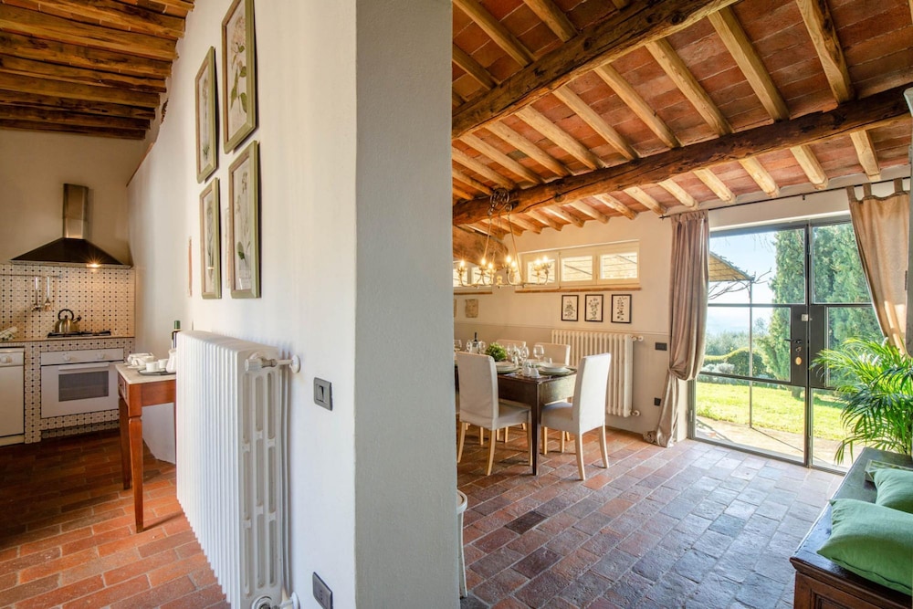 Villa photo 2