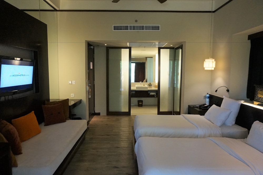 Deluxe Room, 2 Twin Beds - Photo 4