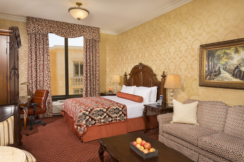 King Courtyard Studio Suite