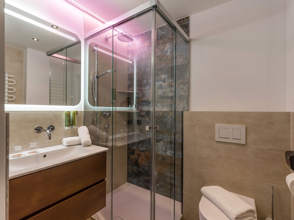 Luxury Suite photo 3