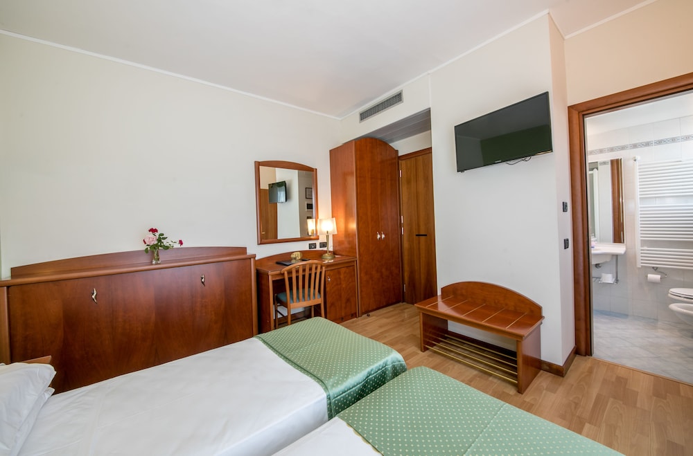 Comfort Double or Twin Room, Partial Sea View (Private Beach Access) photo 3