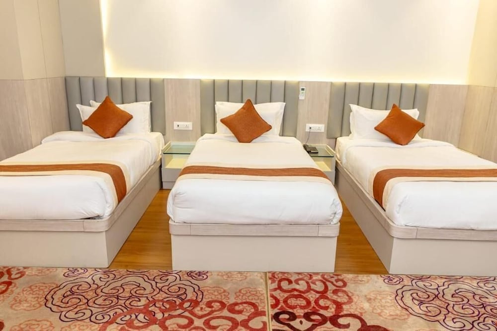 Deluxe Triple Room, Non Smoking, City View
