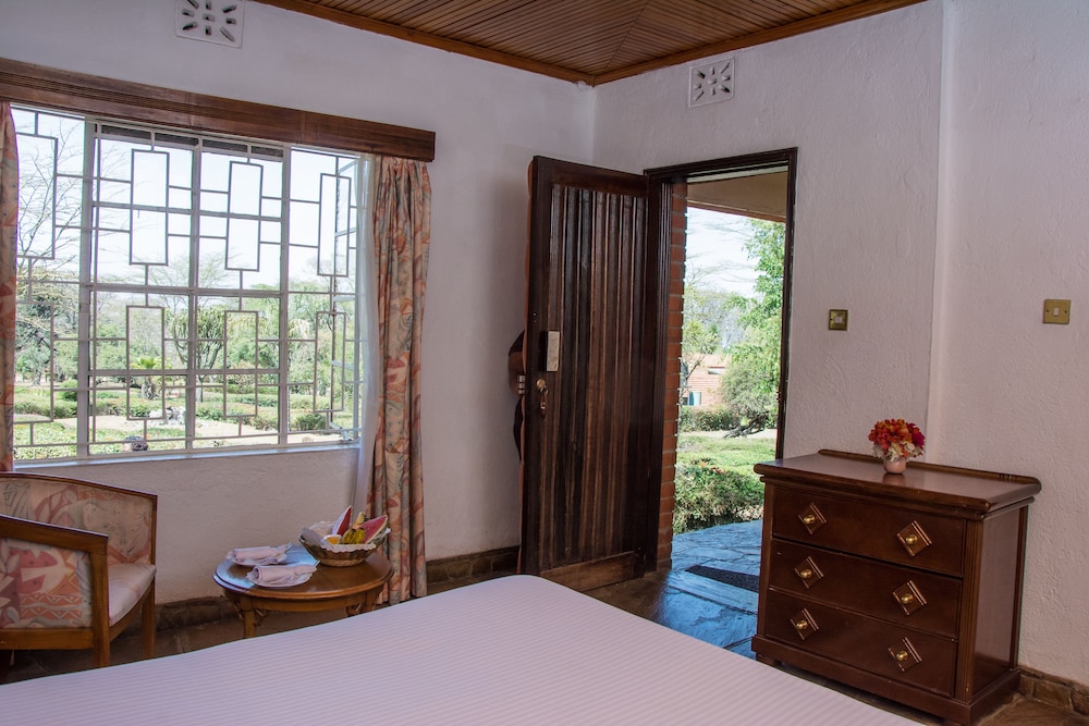 Standard Room, 1 King Bed photo 3