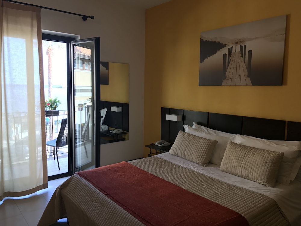 Triple Room, Balcony, Sea View - Photo 2