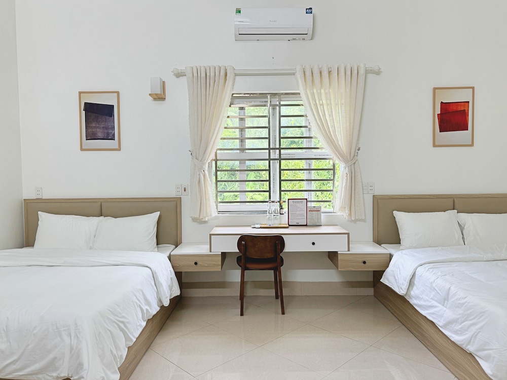 Family Quadruple Room, 2 Queen Beds photo 2